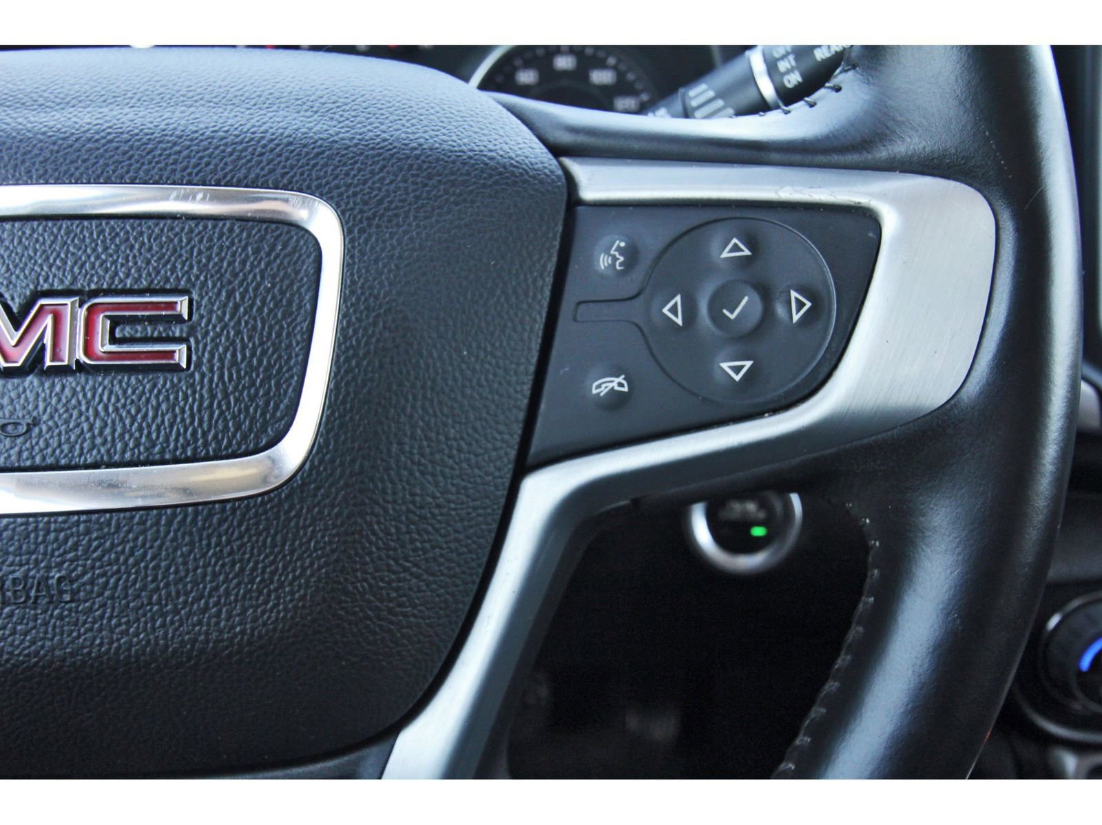 Used 2022 GMC Terrain SLT w/ Tech Package image 19