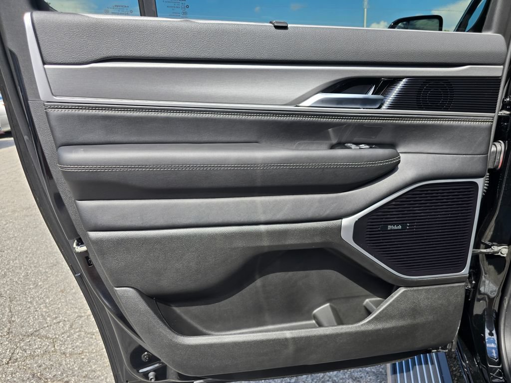 New 2026 Jeep Grand Wagoneer L Limited AWD/4WD image 37