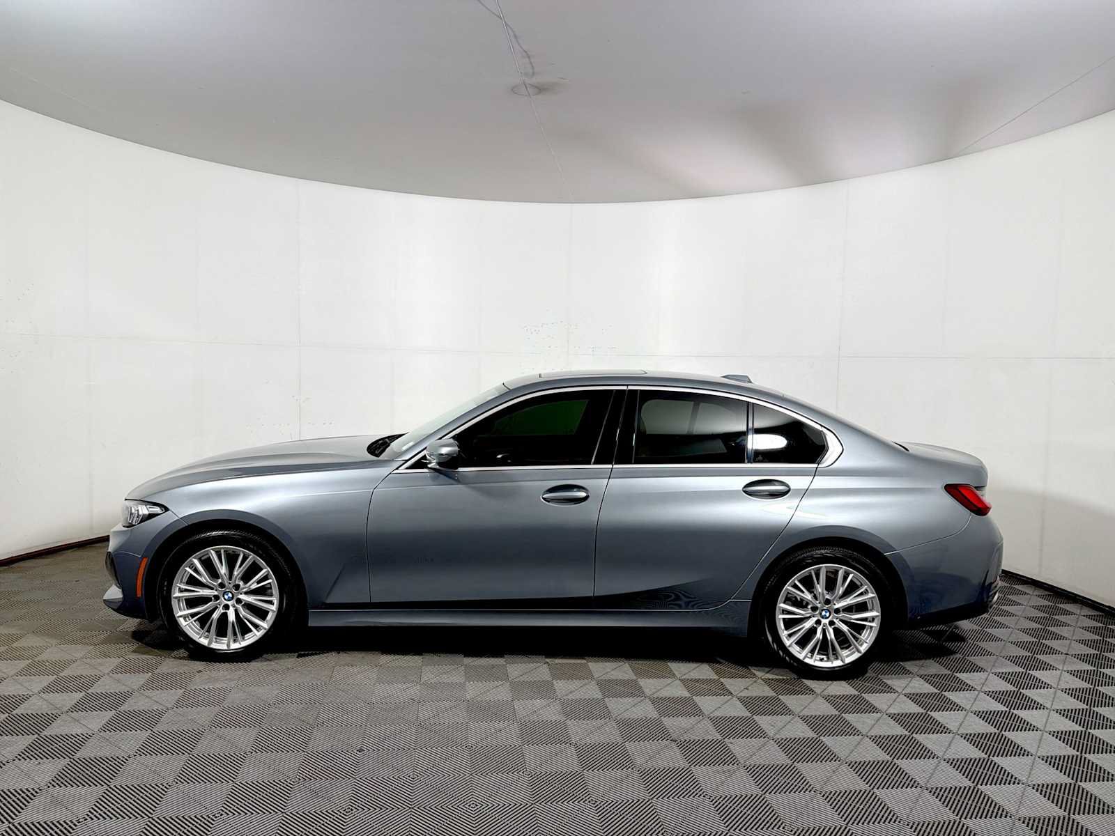 Used 2024 BMW 330i xDrive Sedan w/ Premium Package AWD/4WD image 4