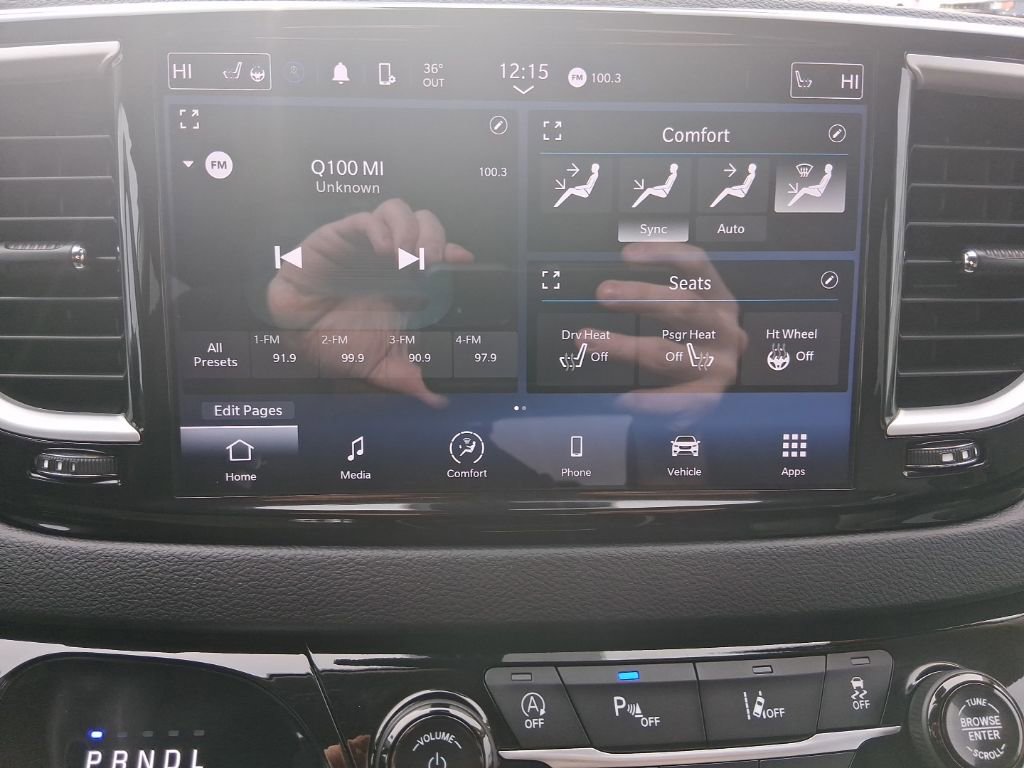 Used 2024 Chrysler Pacifica Touring-L image 27