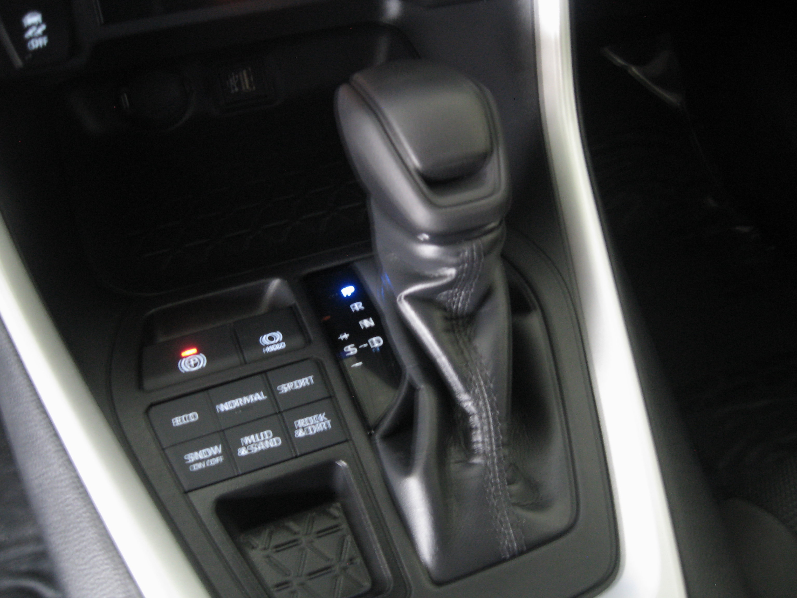 Used 2024 Toyota RAV4 LE image 16