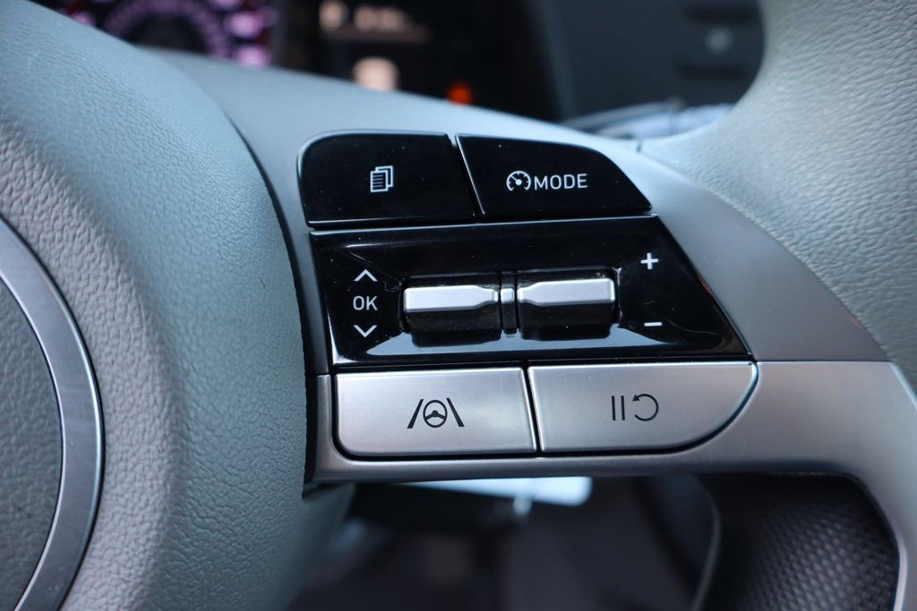 Used 2021 Hyundai Elantra SE image 10