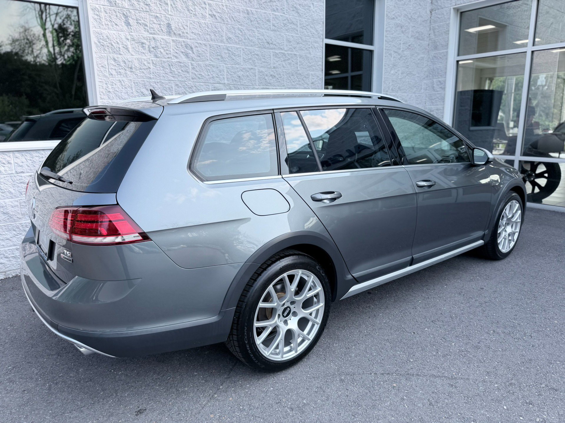 Used 2018 Volkswagen Golf Alltrack S AWD/4WD image 24