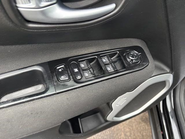 Used 2021 Jeep Renegade Latitude image 14