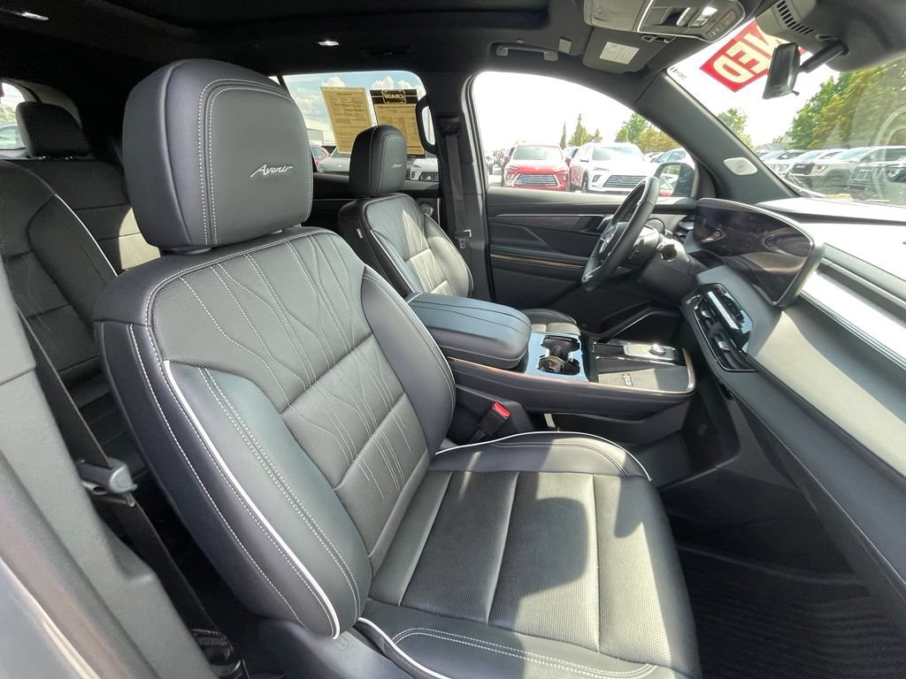 Used 2025 Buick Enclave Avenir w/ Super Cruise Package AWD/4WD image 28