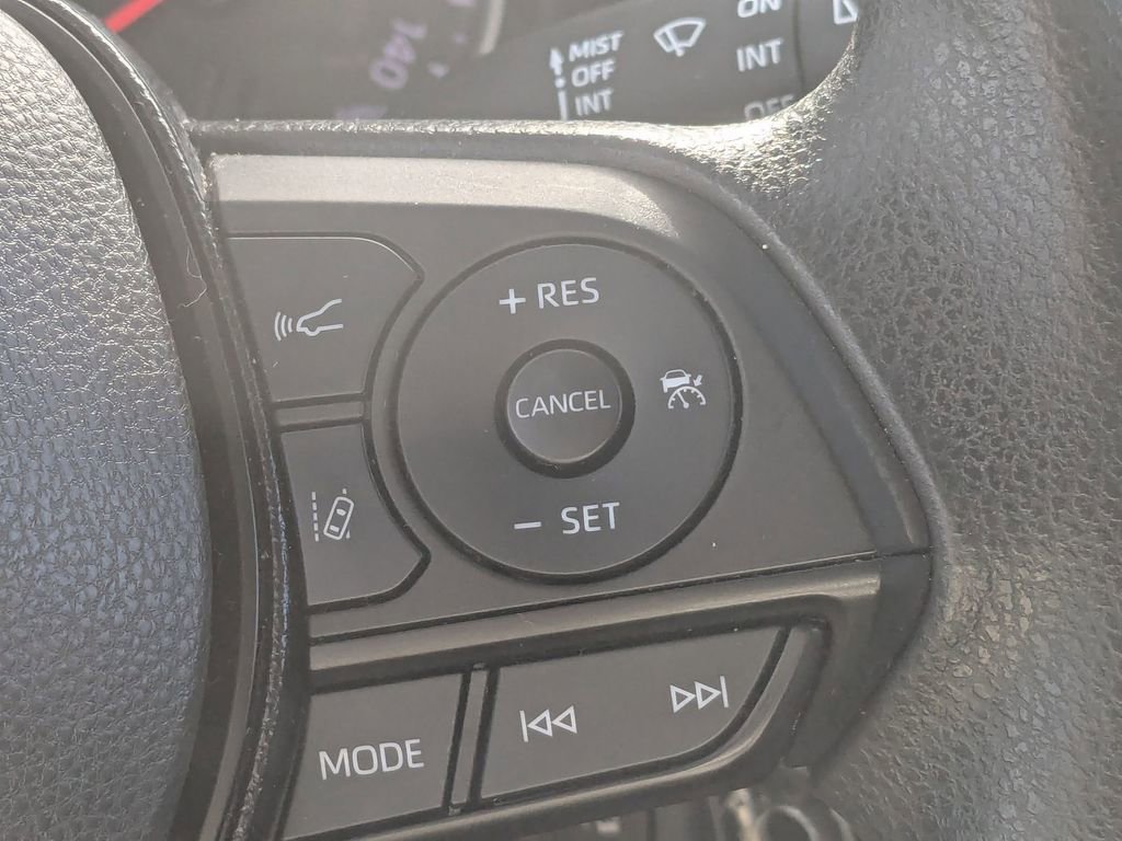 Used 2021 Toyota RAV4 LE image 18