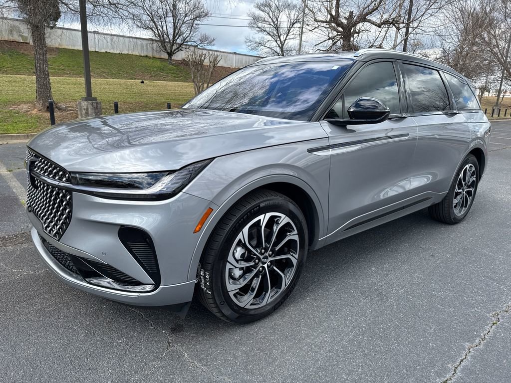 Used 2025 Lincoln Nautilus Reserve image 10