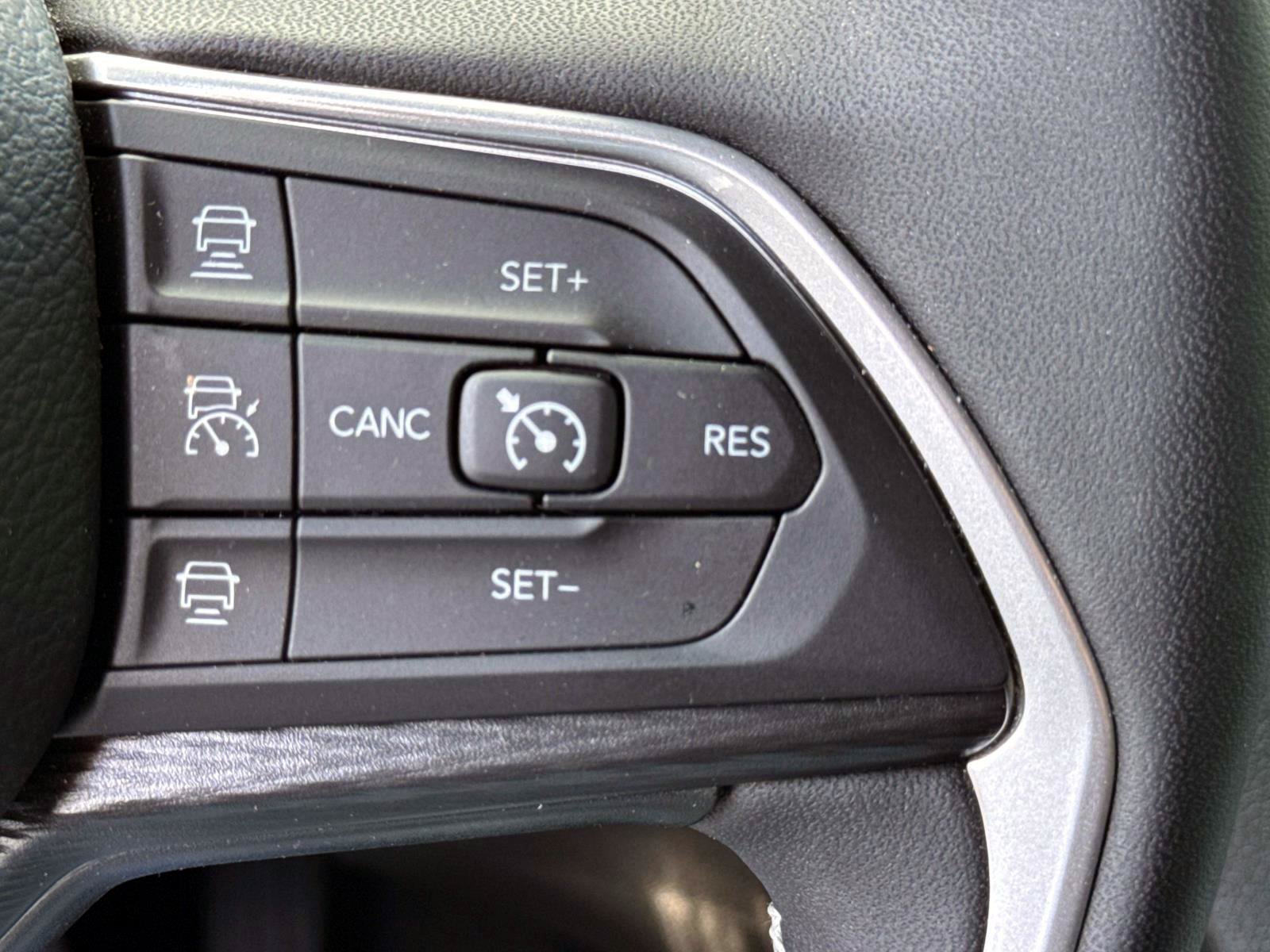 Used 2025 Jeep Grand Cherokee L Laredo w/ Luxury Tech Group I AWD/4WD image 16