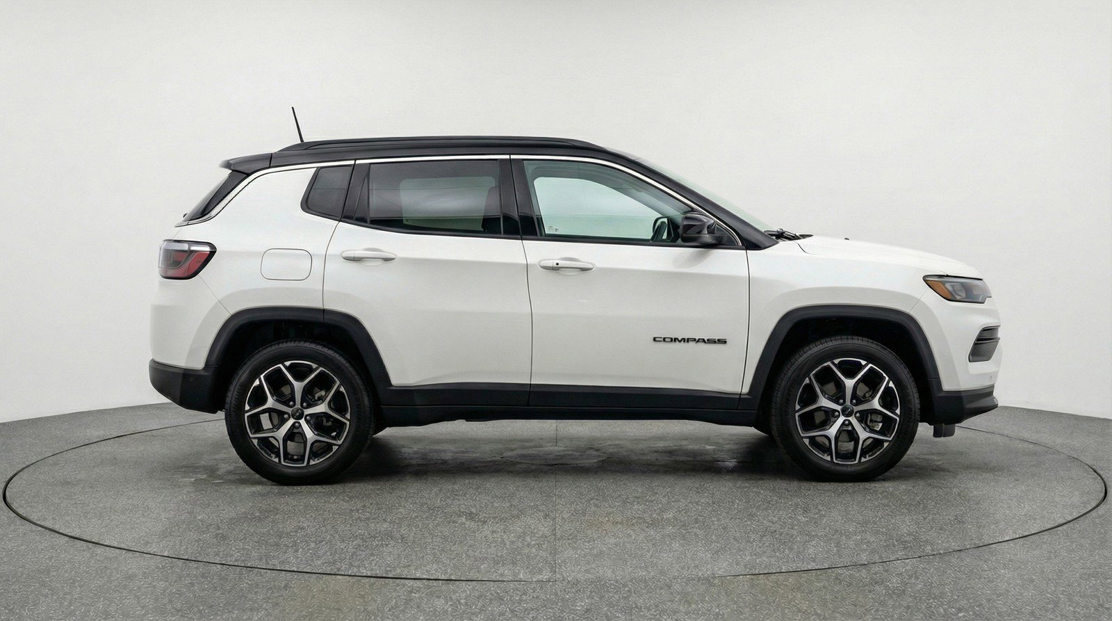 Used 2025 Jeep Compass Limited image 11