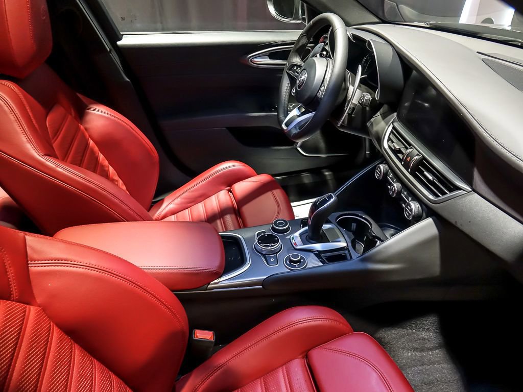 Used 2022 Alfa Romeo Giulia Veloce AWD/4WD image 29
