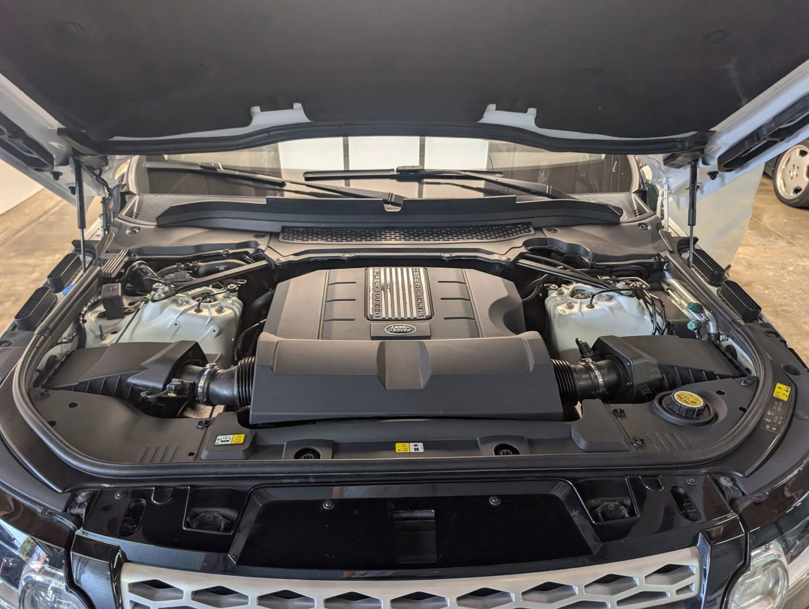 Used 2017 Land Rover Range Rover Sport HSE AWD/4WD image 12