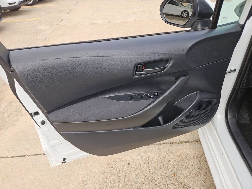 Used 2025 Toyota Corolla LE FWD image 14
