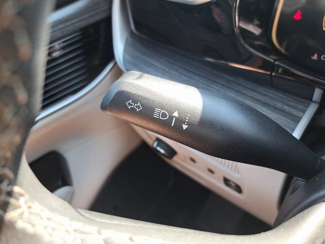Used 2023 Jeep Wagoneer Series II w/ Rear Seat Video Group 1 AWD/4WD image 25