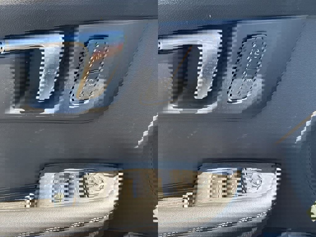 Used 2025 Buick Enclave Preferred AWD/4WD image 20