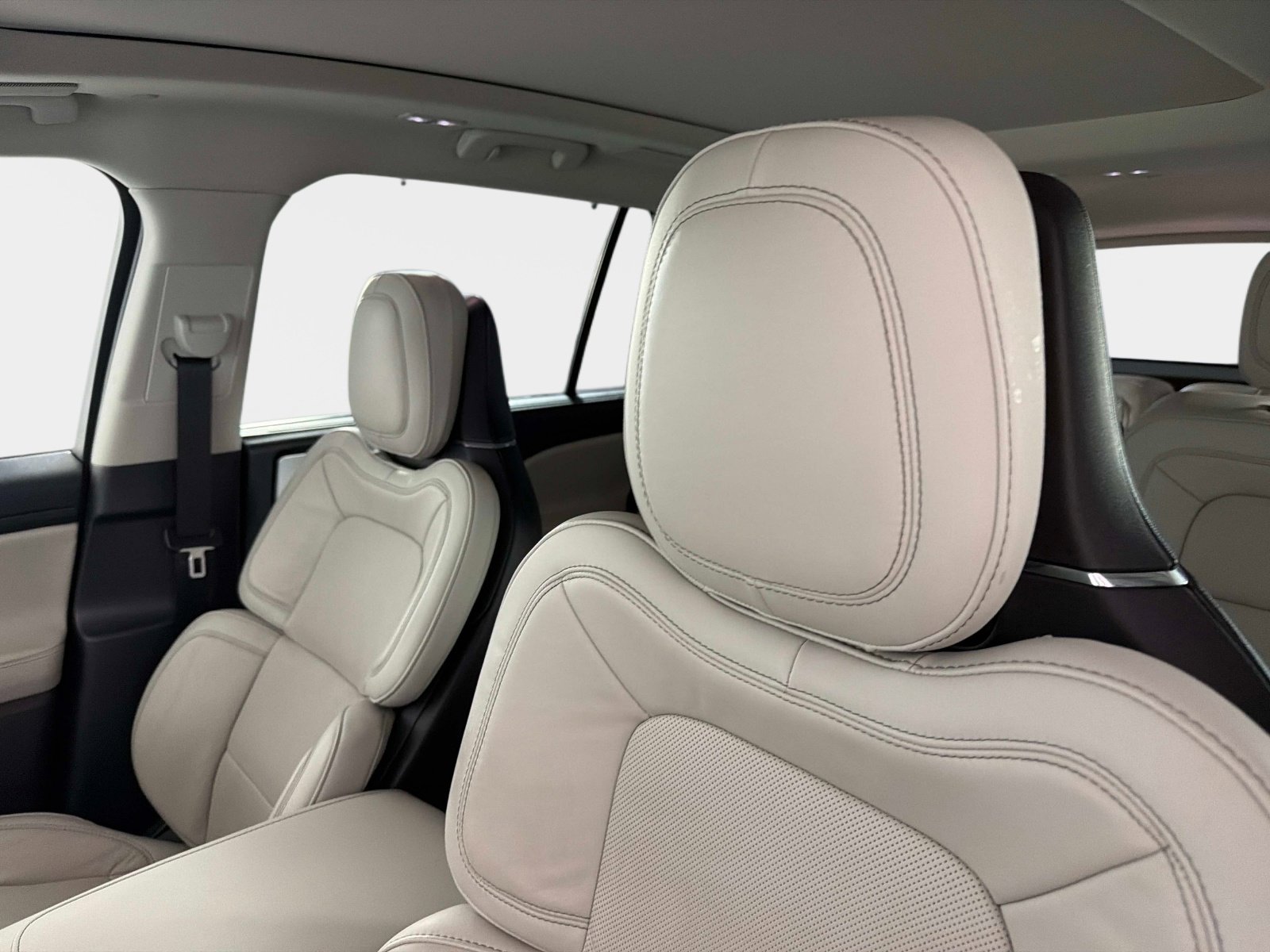 Used 2025 Lincoln Aviator Reserve w/ Equipment Group 201A AWD/4WD image 39