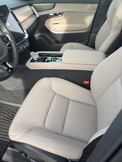 New 2026 Volvo XC90 T8 Plus w/ Protection Package Premier AWD/4WD image 24