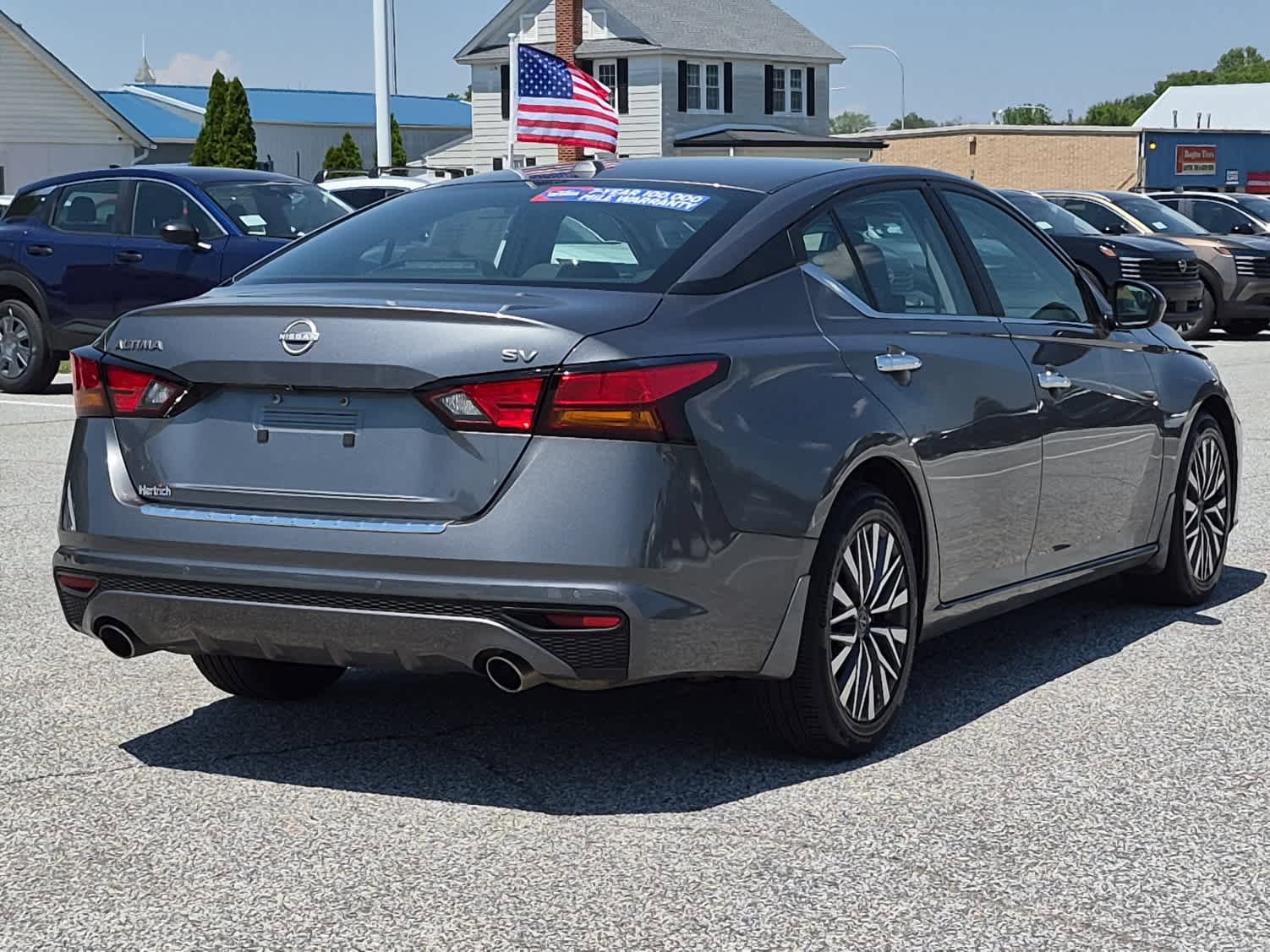 Used 2023 Nissan Altima 2.5 SV w/ SV Premium Package FWD image 3