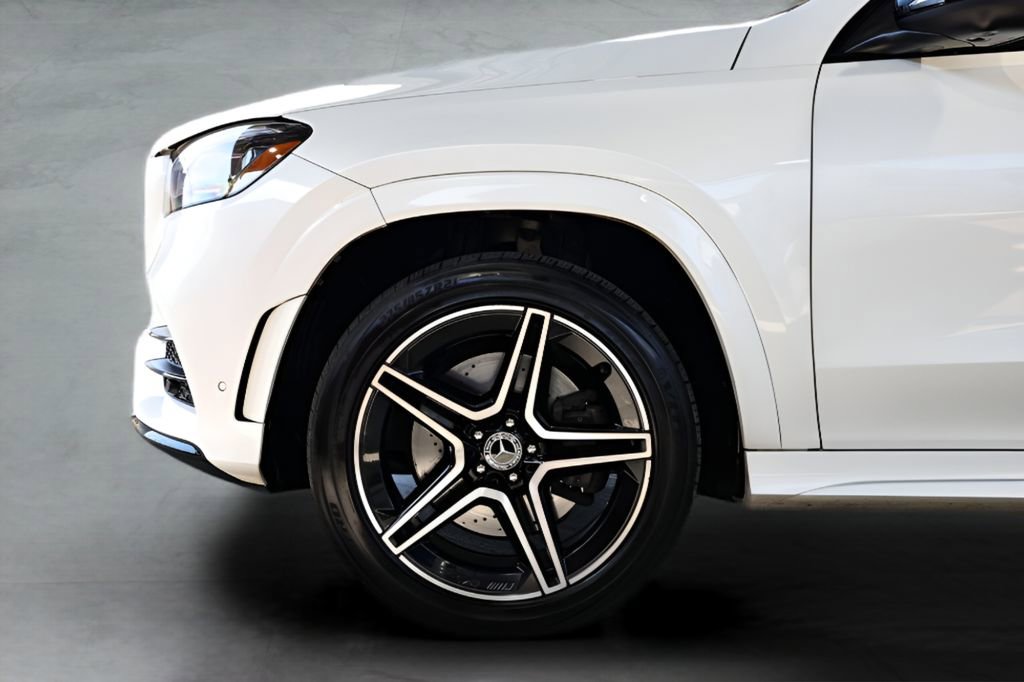 Used 2022 Mercedes-Benz GLS 450 4MATIC image 10