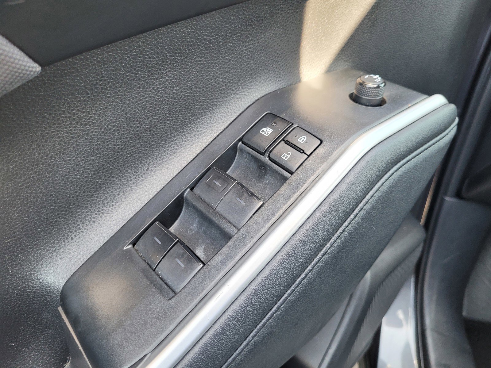 Used 2024 Toyota Highlander LE AWD/4WD image 26