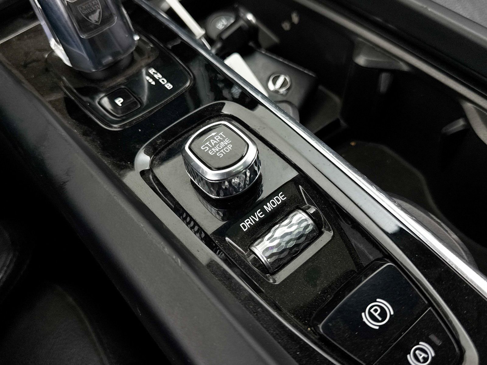 Used 2019 Volvo XC60 T8 Inscription w/ Advanced Package image 10