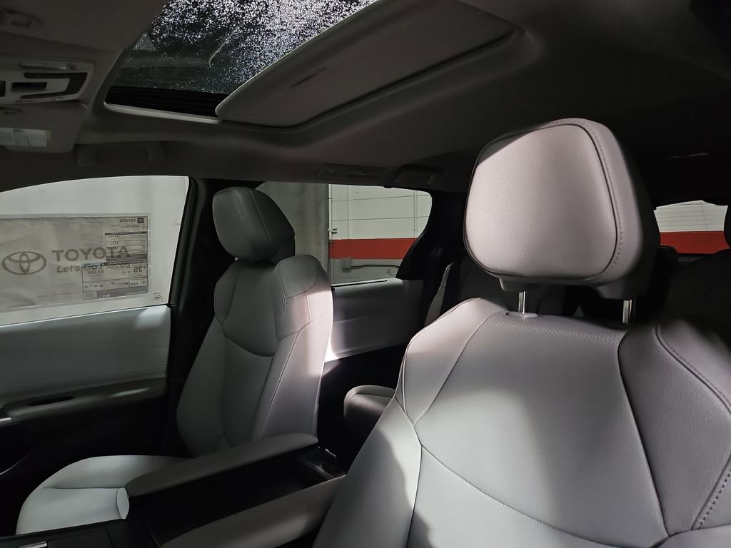 New 2026 Toyota Sienna XLE image 11