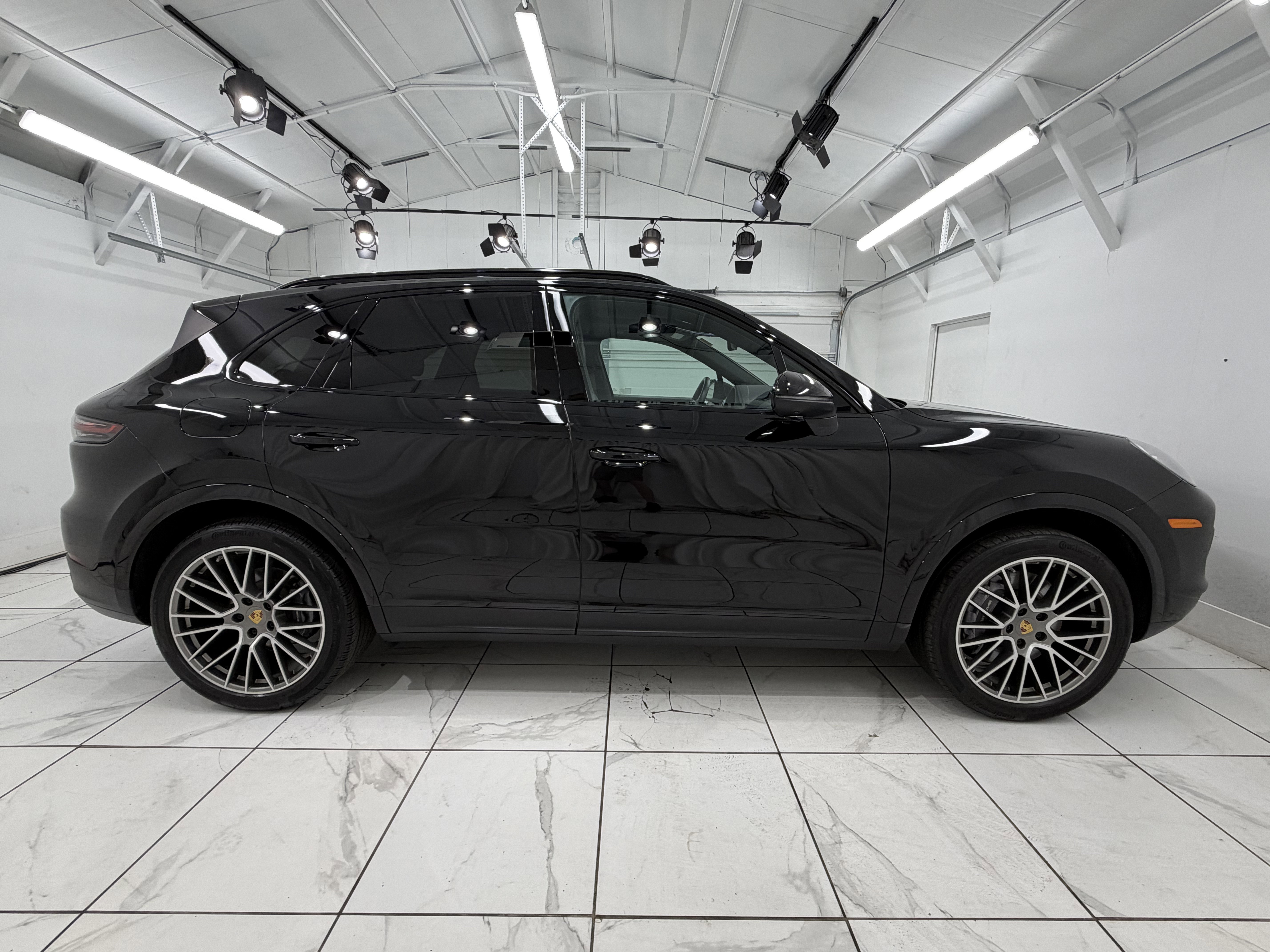 Certified 2023 Porsche Cayenne Platinum Edition image 11