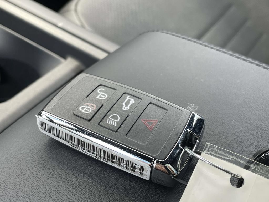 Certified 2025 Land Rover Defender 110 AWD/4WD image 43