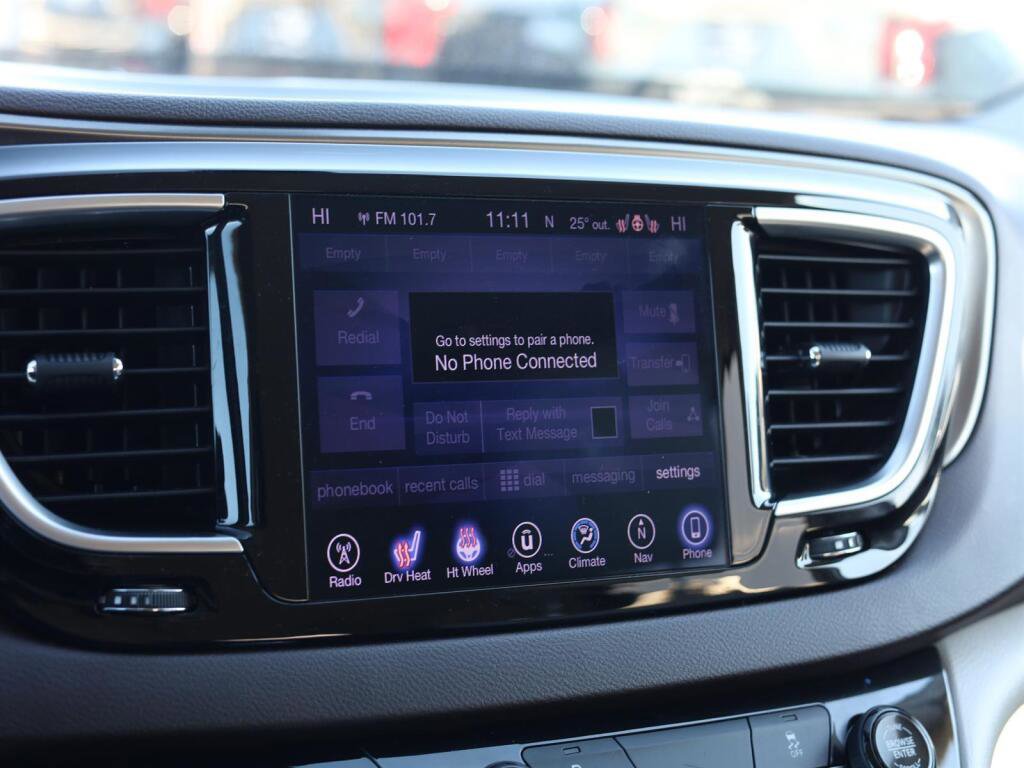 Used 2017 Chrysler Pacifica Touring-L Plus w/ Tire & Wheel Group image 15