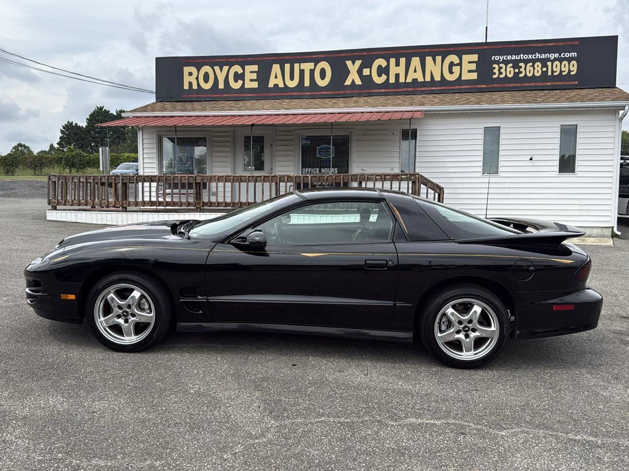Used 2000 Pontiac Firebird Formula w/ Security Pkg RWD image 20
