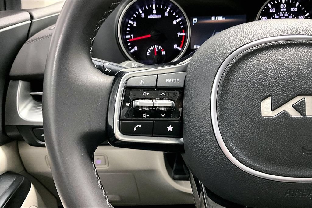 Used 2024 Kia Carnival LX FWD image 23