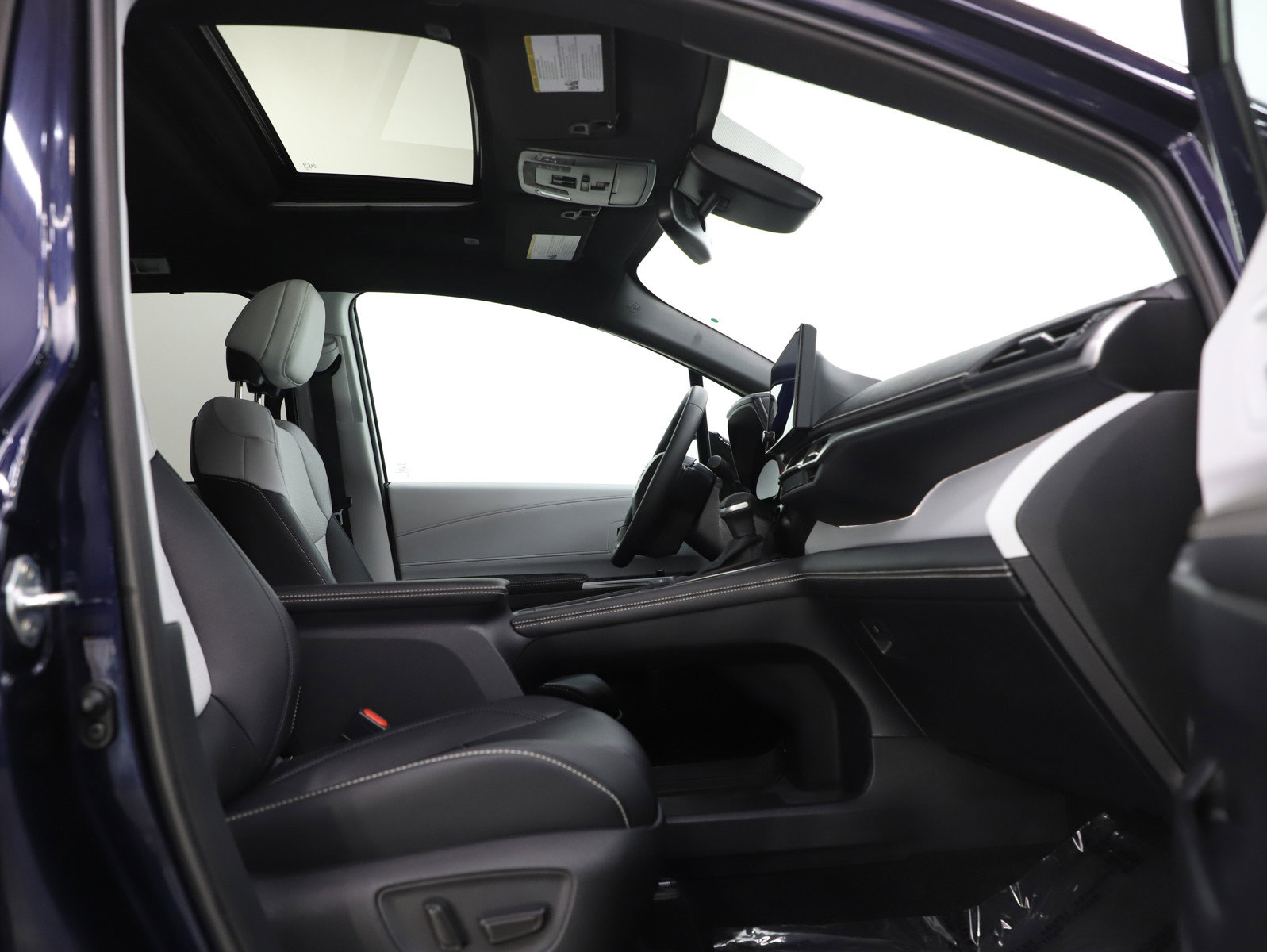 Used 2025 Toyota Sienna XSE image 11