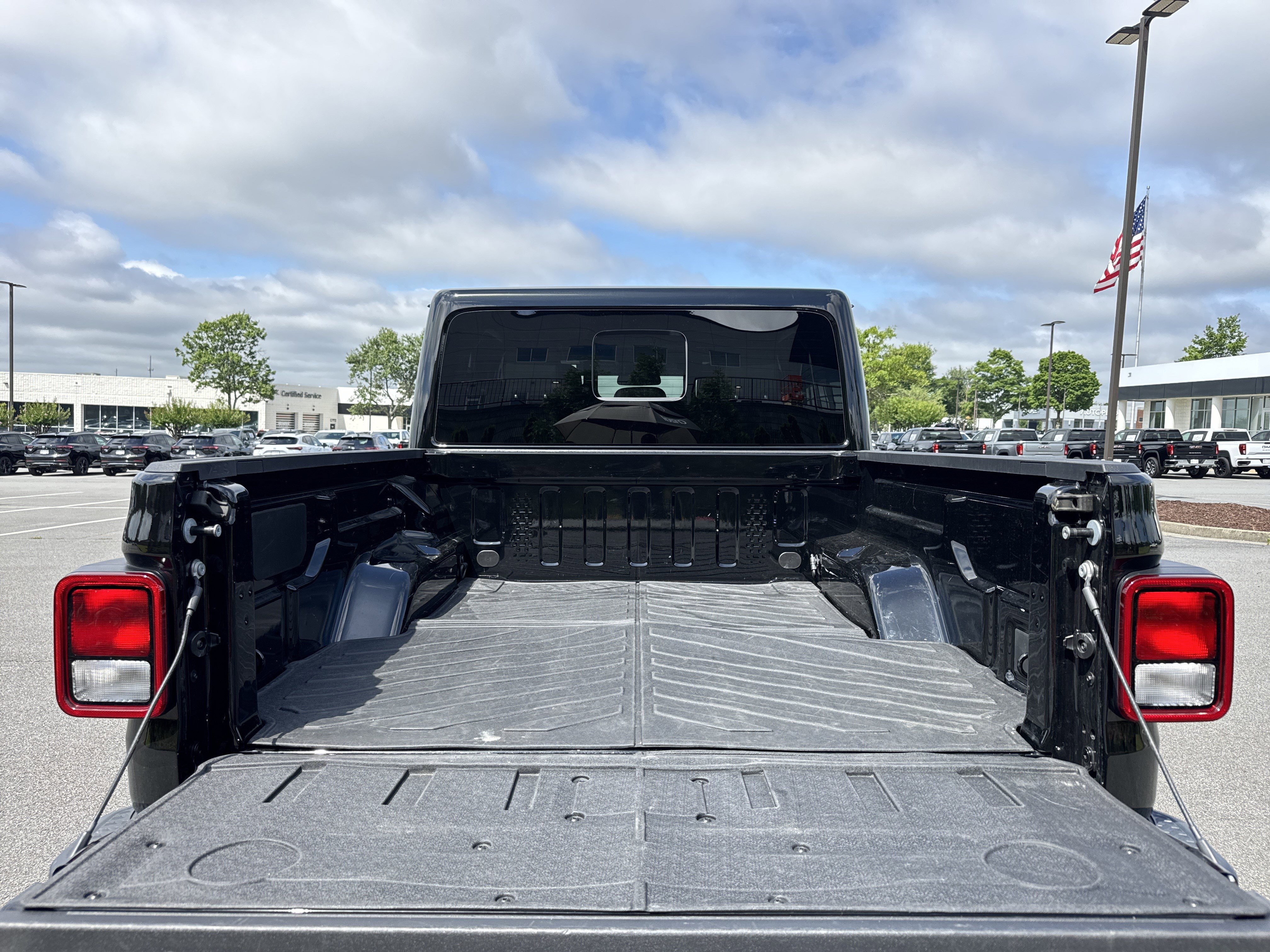 Used 2025 Jeep Gladiator Sport AWD/4WD image 33