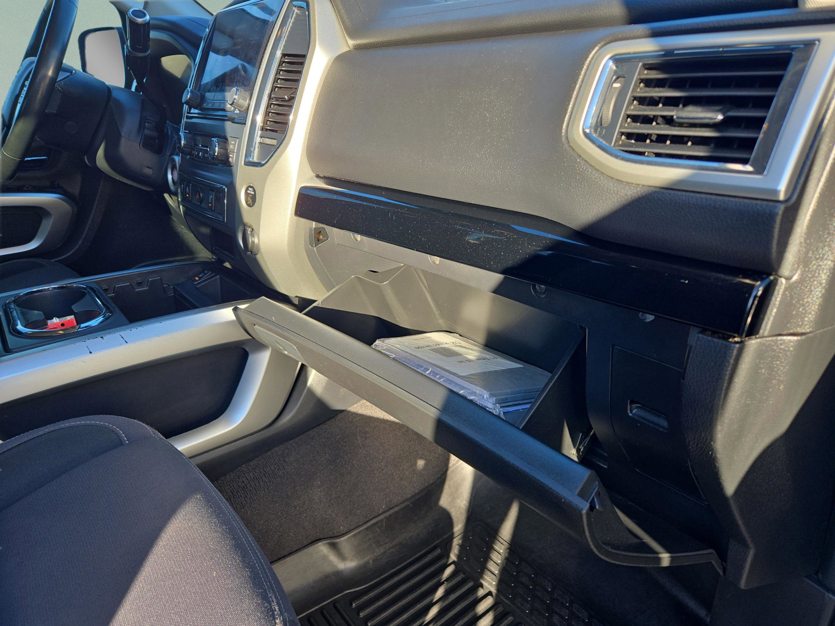 Used 2021 Nissan Titan SV w/ SV Convenience Package image 12