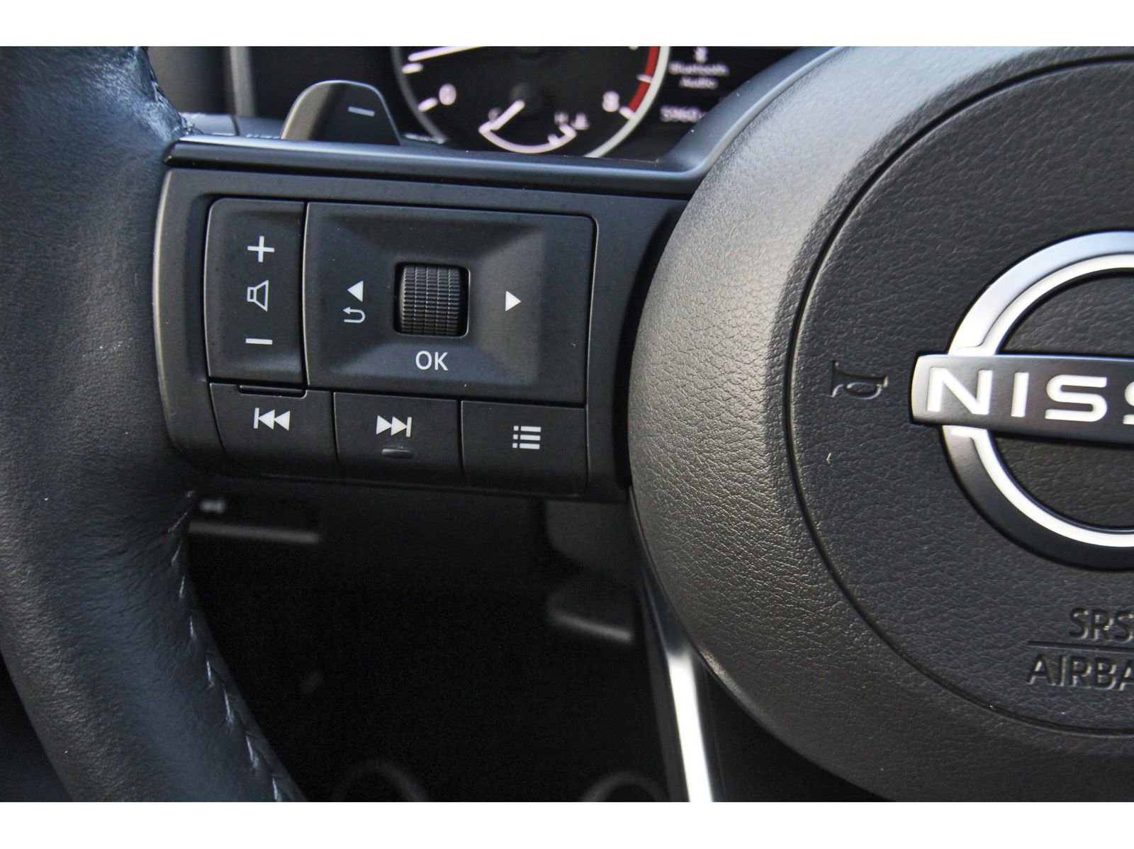 Used 2024 Nissan Rogue SV w/ SV Premium Package image 17