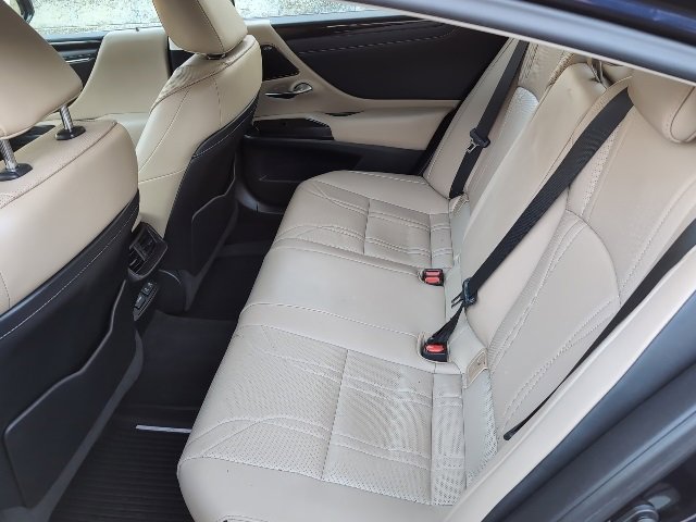 Used 2021 Lexus ES 300h w/ Luxury Package image 20