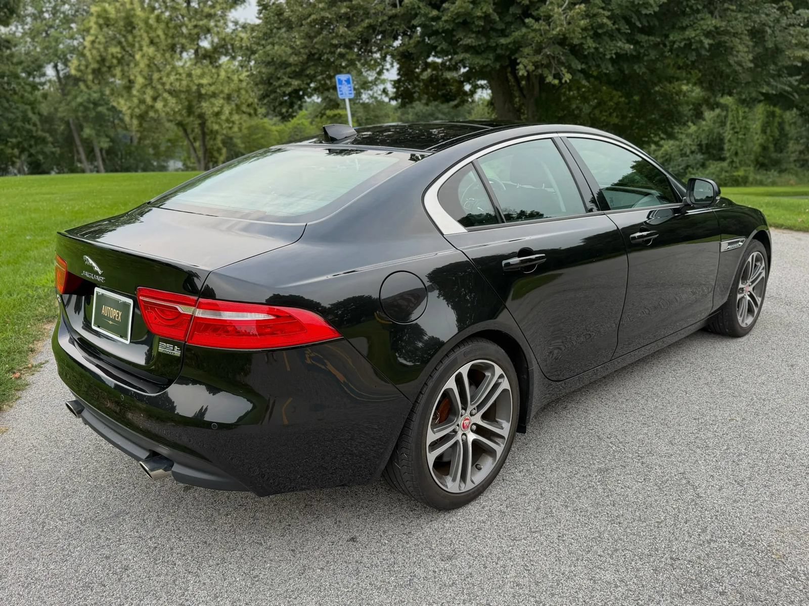 Used 2017 Jaguar XE Premium AWD/4WD image 21