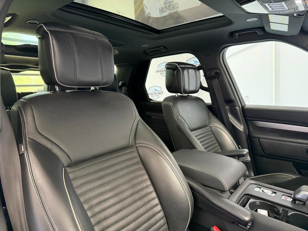 Used 2022 Land Rover Discovery HSE R-Dynamic AWD/4WD image 32