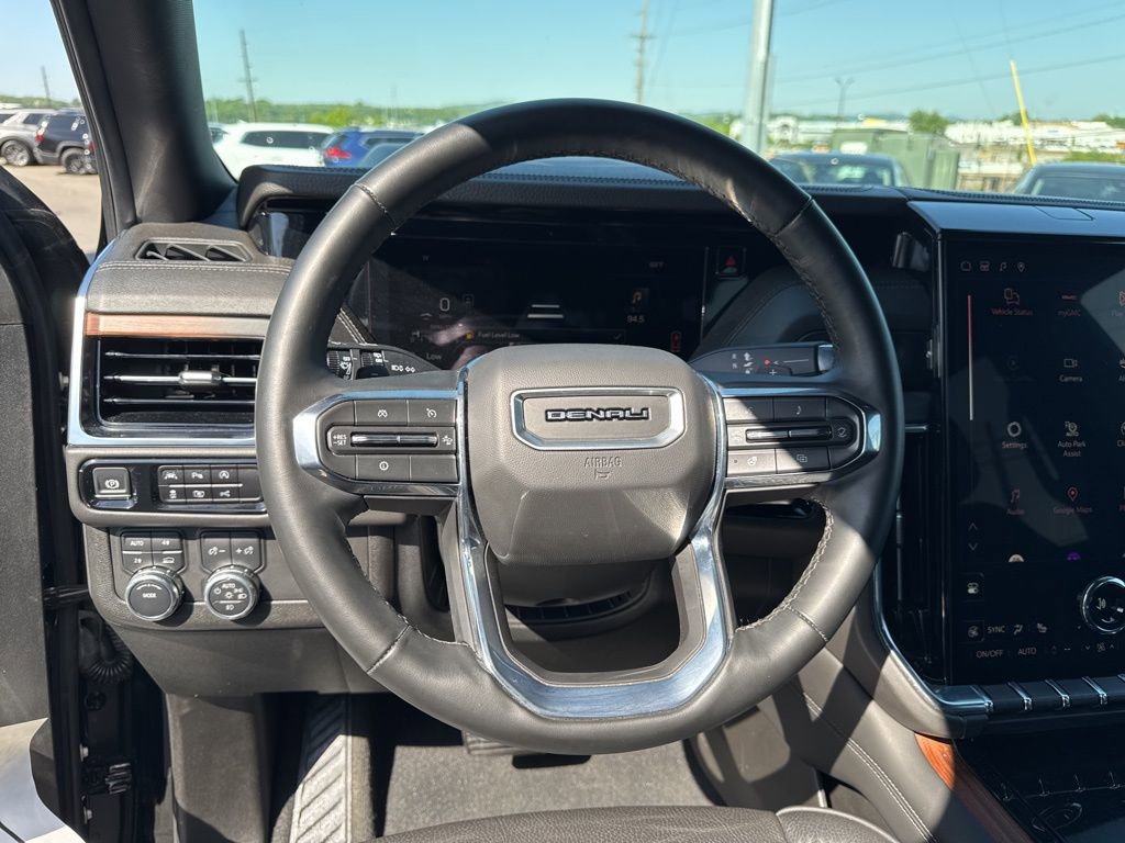 Used 2025 GMC Yukon XL Denali AWD/4WD image 13
