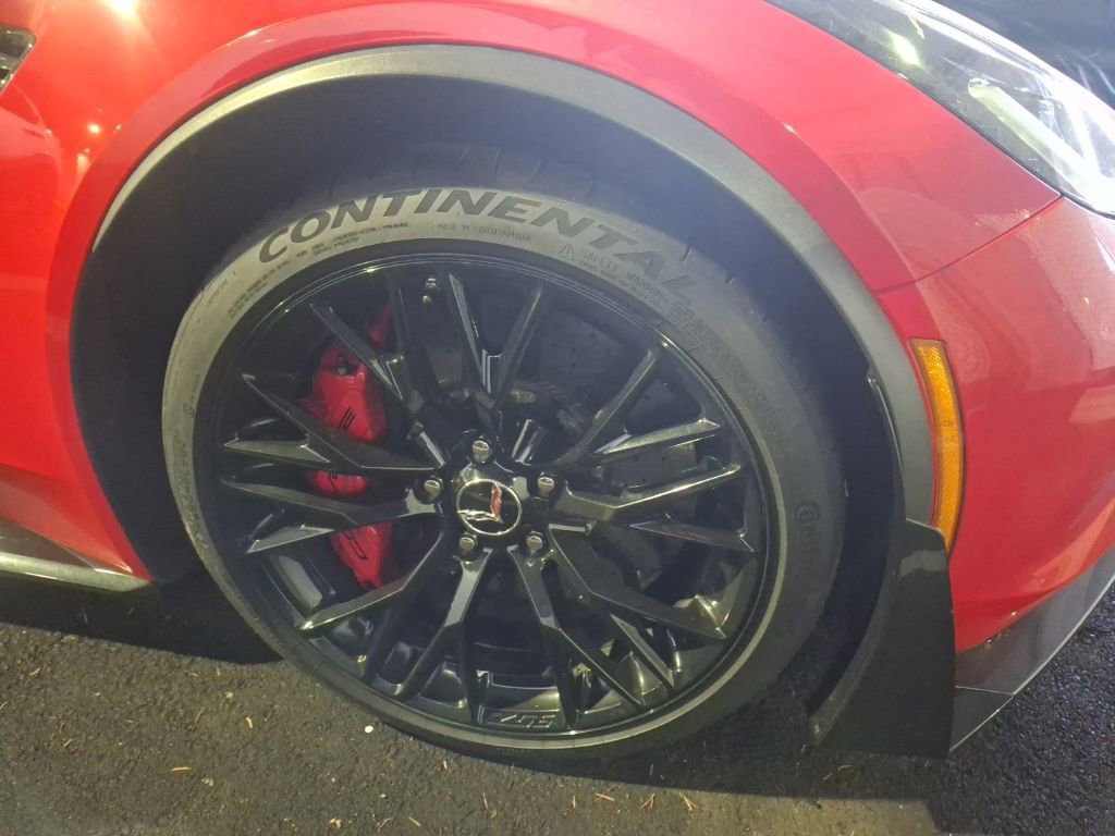 Used 2015 Chevrolet Corvette Z06 w/ 3LZ Preferred Equipment Group image 5