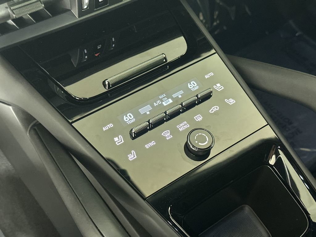 Used 2025 Porsche Cayenne Coupe image 31