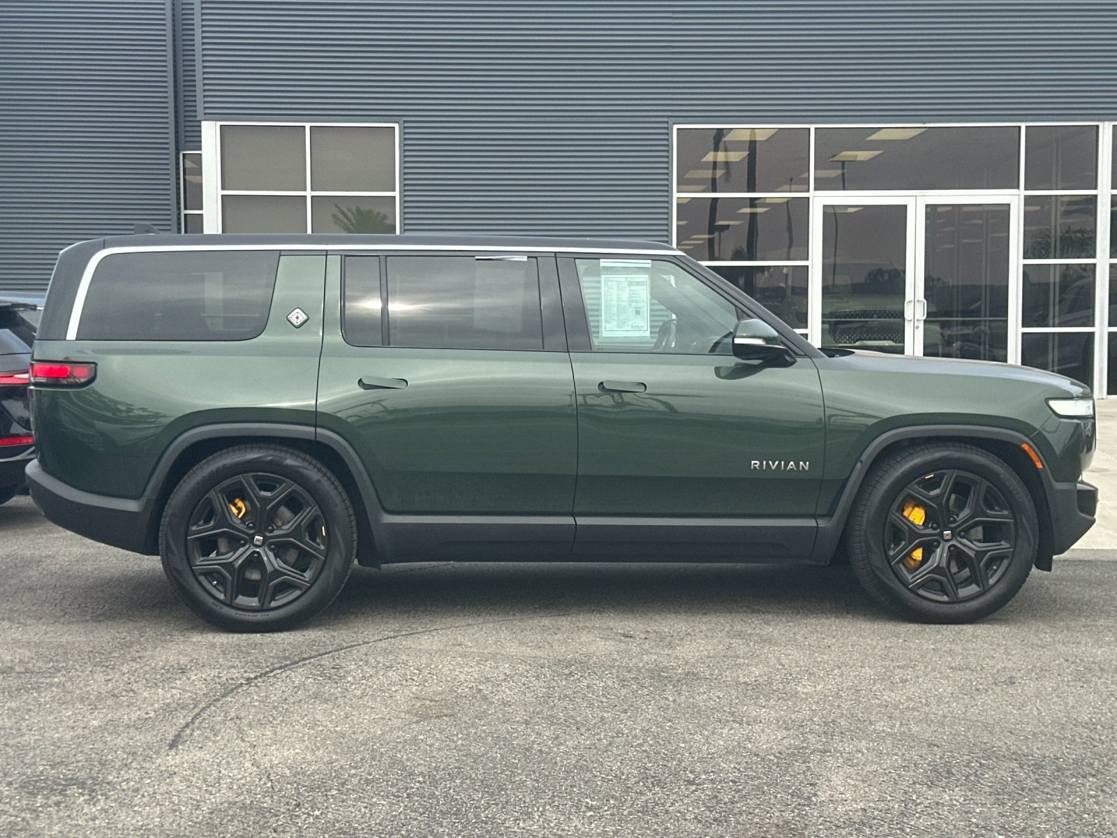 Used 2023 Rivian R1S Adventure image 3