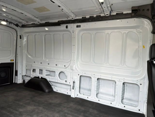 Used 2025 Ford Transit 250 148 Medium Roof RWD image 24