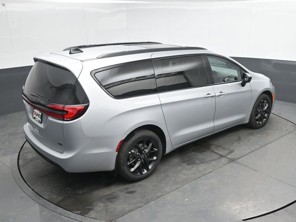 New 2026 Chrysler Pacifica Select w/ S Appearance Package AWD/4WD image 31
