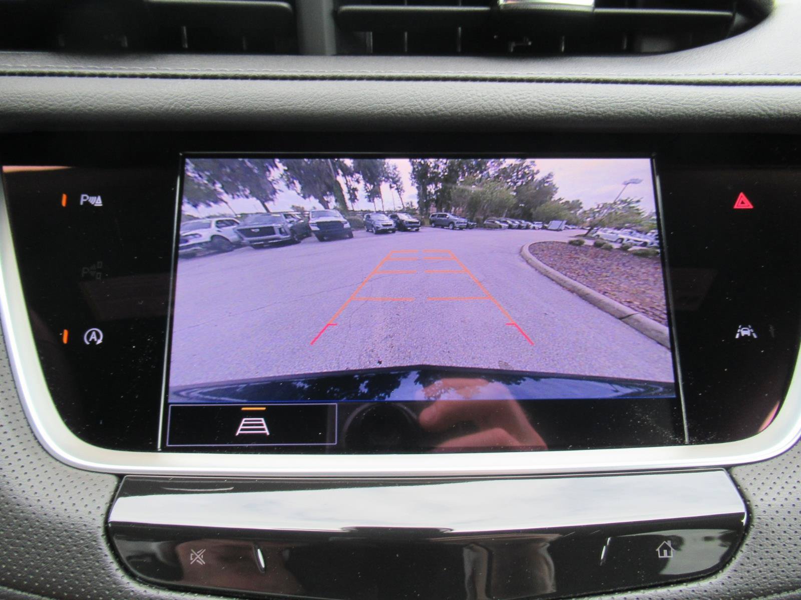 Certified 2025 Cadillac XT6 Luxury FWD image 30