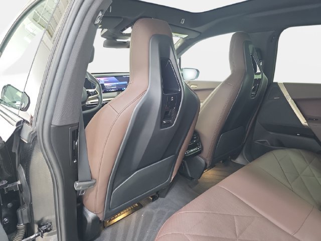 Certified 2024 BMW iX xDrive50 w/ Sport Package AWD/4WD image 10