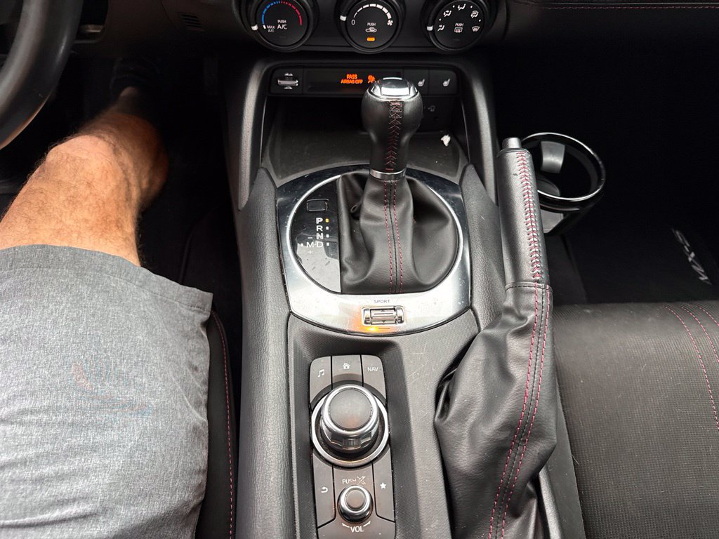 Used 2018 MAZDA MX-5 Miata RF Club RWD image 13