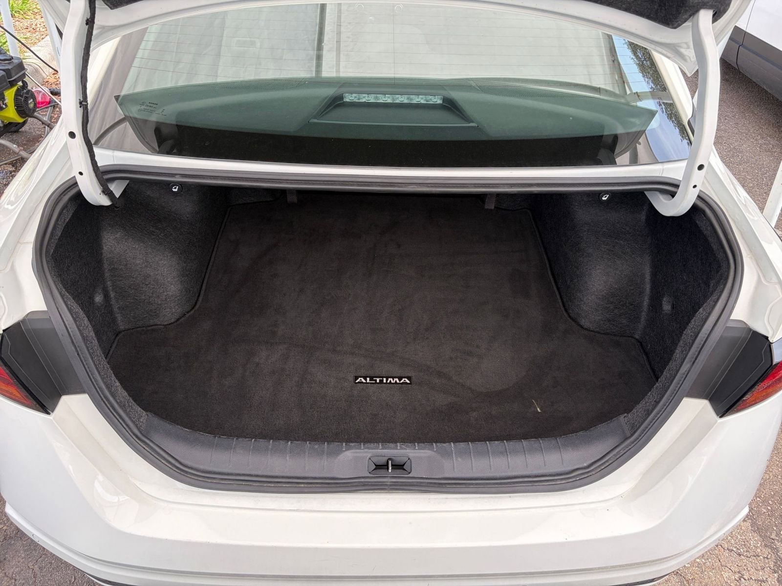 Used 2025 Nissan Altima 2.5 SV FWD image 31