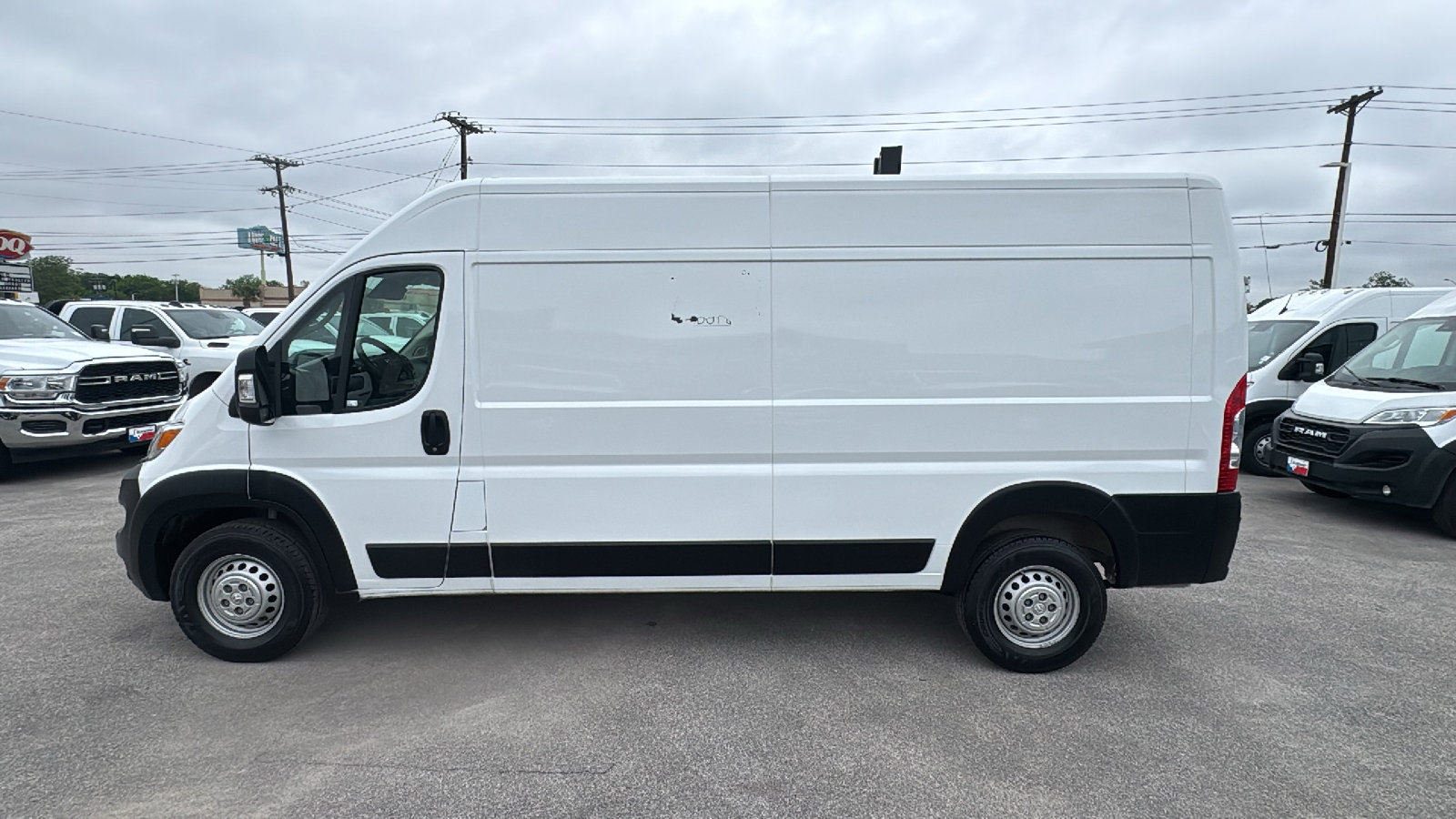Used 2025 RAM ProMaster 2500 w/ Convenience Group FWD image 8