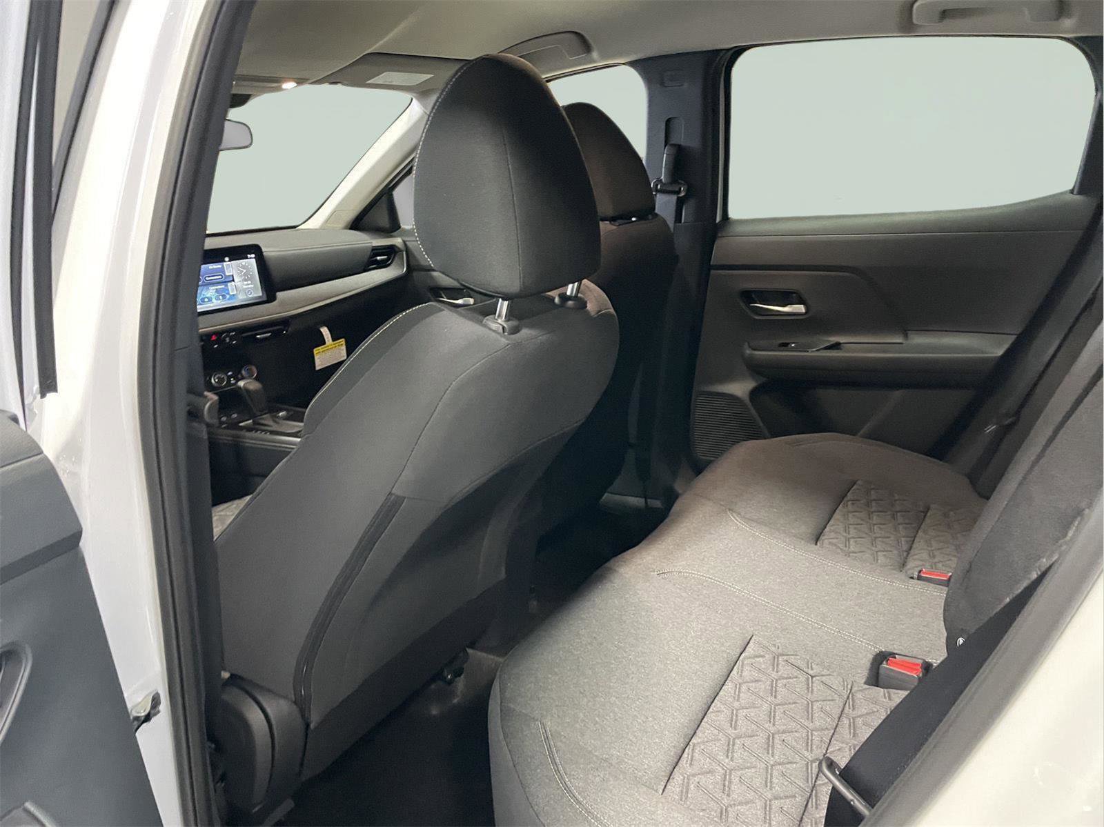 Used 2025 Nissan Kicks SV image 14