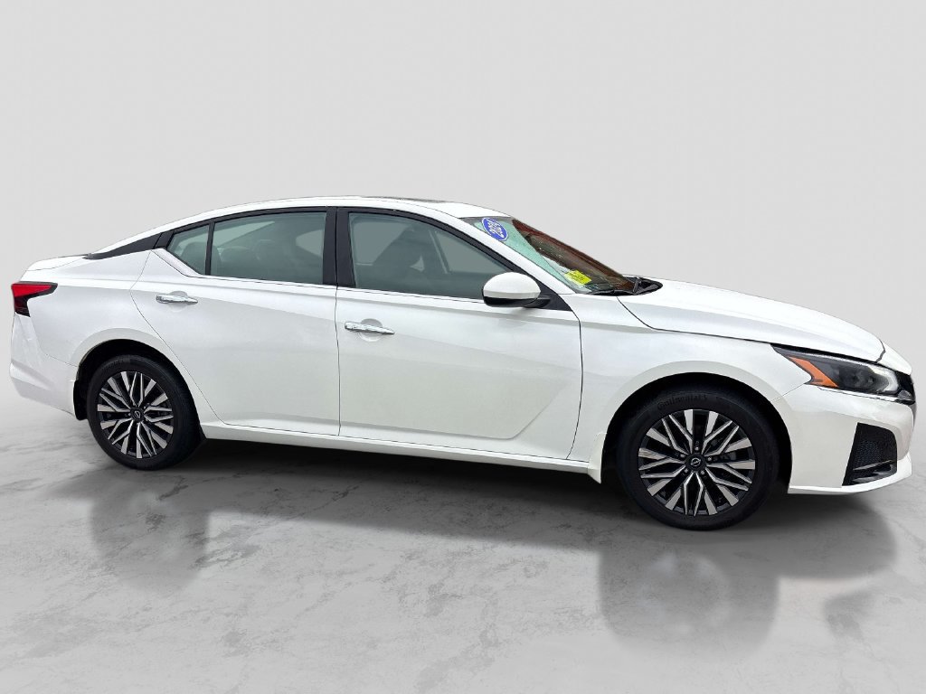 Used 2024 Nissan Altima 2.5 SV w/ SV Premium Package AWD/4WD image 6